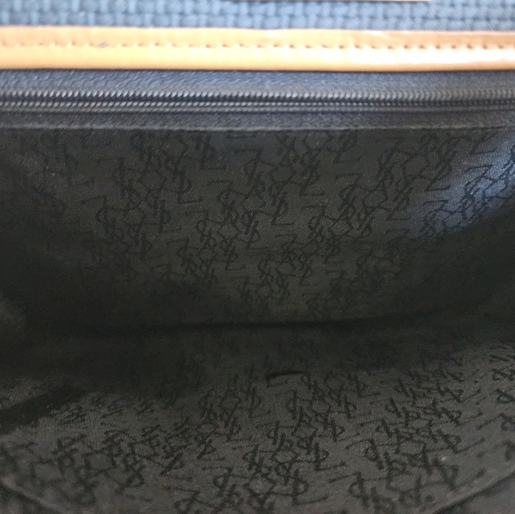 AUTHENTIC Vintage Yves Saint Laurent (YSL) crossbody bag - Picture 8 of 16